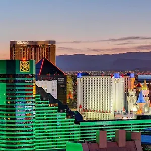 Holiday home Mgm Signature-28-814 1br 2ba F1 Pits View Balcony, Las Vegas