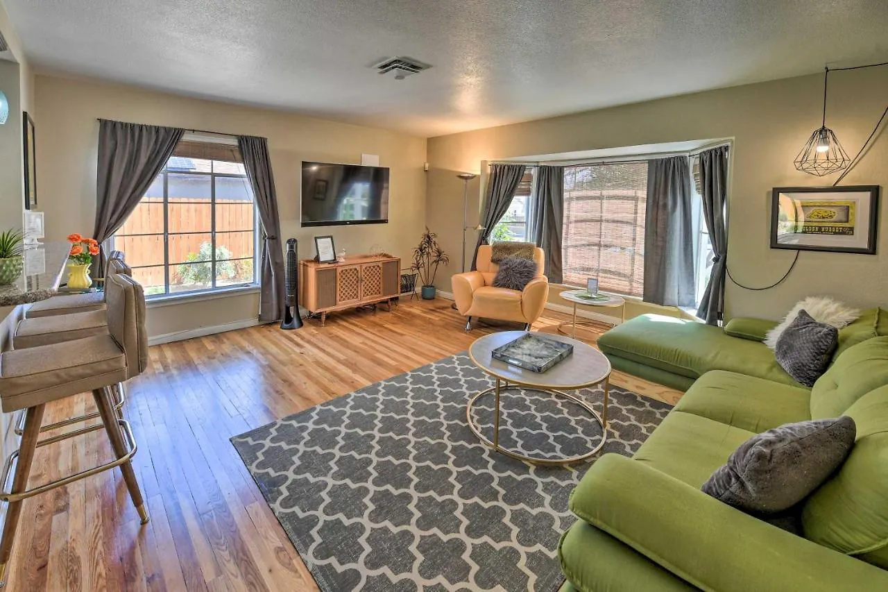 Holiday home Vintage Downtown Vegas Retreat Less Than 3 Mi To Strip! Las Vegas